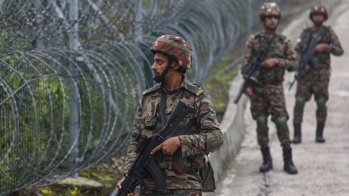 बीएसएफ अधिकारी ने साफ कहा कि सीमा पार से घुसपैठ का खतरा हमेशा बना रहता है (File Photo: PTI)