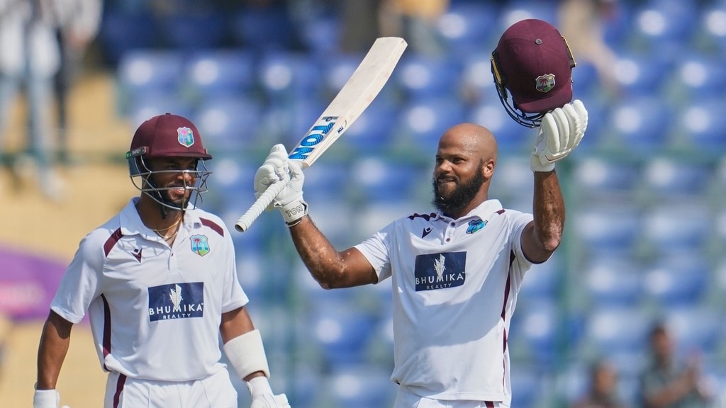 जॉन कैम्पबेल ने टेस्ट करियर का पहला शतक जड़ा है. (Photo: Associated Press)