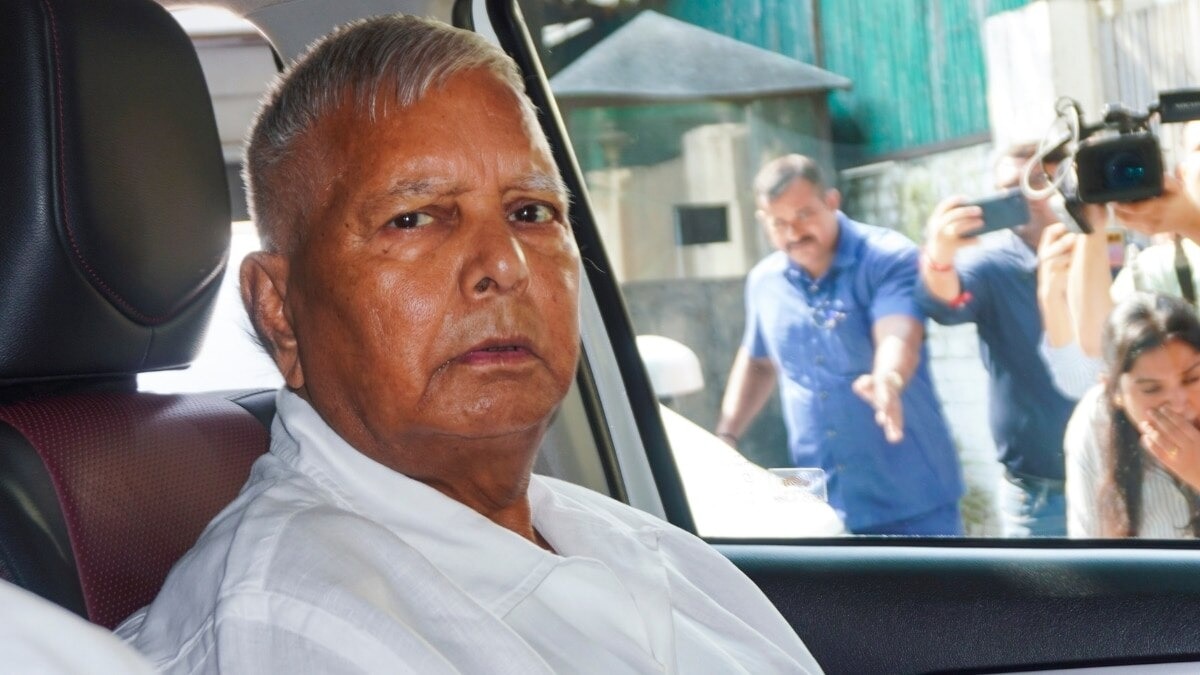 आरजेडी प्रमुख लालू प्रसाद यादव ने प्रधानमंत्री नरेंद्र मोदी के बिहार दौरे को लेकर बोला हमला (फोटो क्रेडिट-PTI)