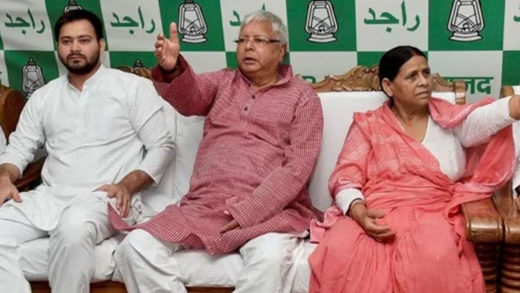 Tejashwi Yadav, Lalu Yadav, Rabri devi