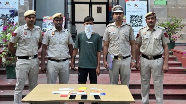 पुलिस गिरफ्त में आरोपी. (Photo:Arvind Ojgha/ITG)