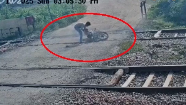 CCTV footage of the incident in Greater Noida has surfaced (Photo- ITG)