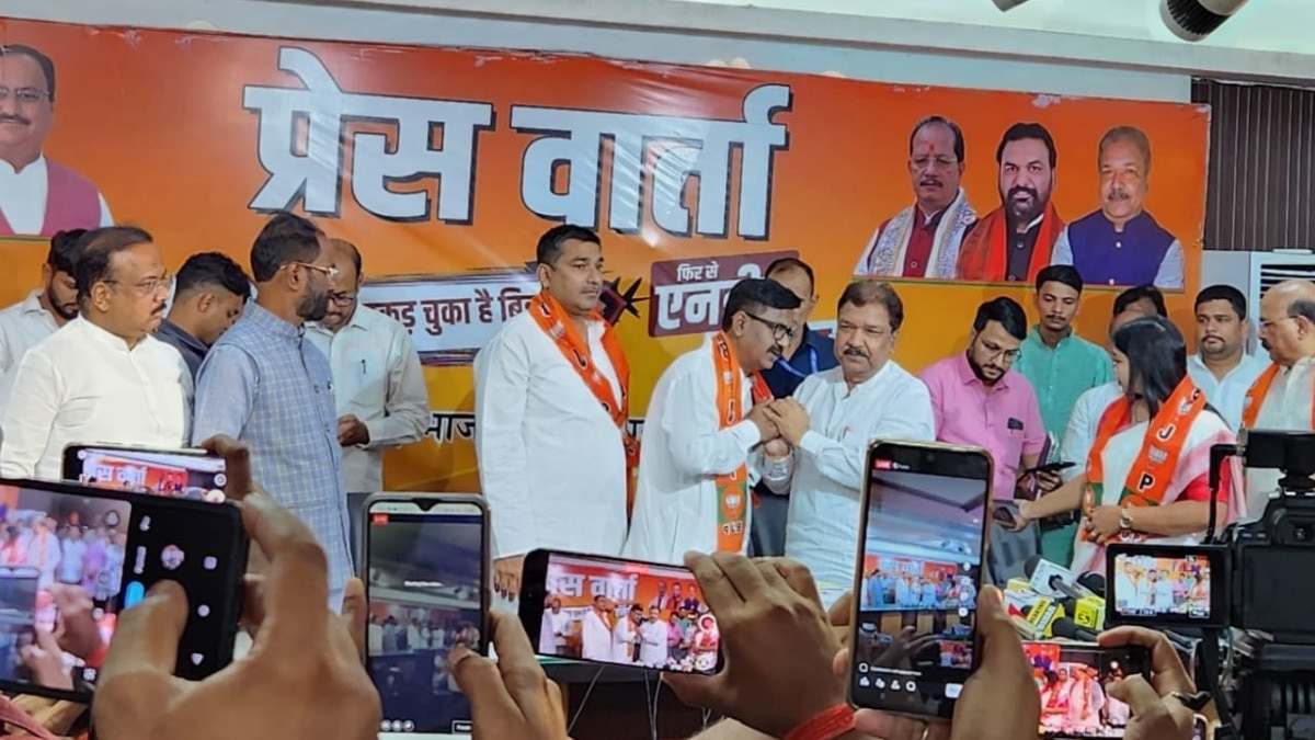 rjd congress leaders join bjp in patna before bihar election