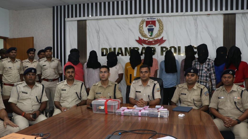 धनबाद में पुलिस का ऑपरेशन क्लीनअप!(Photo: Sithun Modak/ITG)