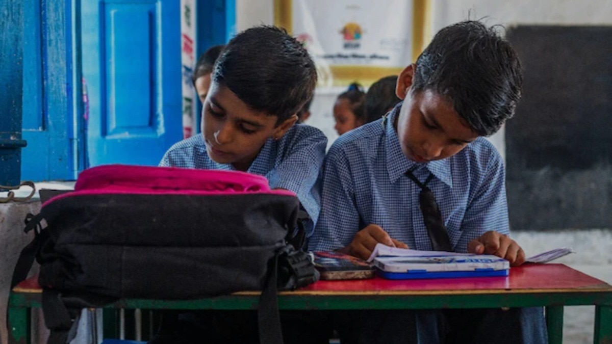 बच्चों का एक घंटे से ज्यादा स्क्रीन टाइम का मतलब कम हो रहे 10% मार्क्स! रिसर्च में खुलासा – impact of extra screen time on children’s academic performance new research tedu