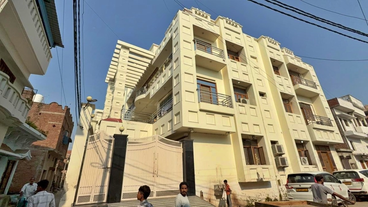 Raids on the home and office of Irfan Brothers in Sambhal (Photo- ITG)