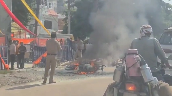 स्टाफ ने की बदसलूकी. (Photo: Screengrab)