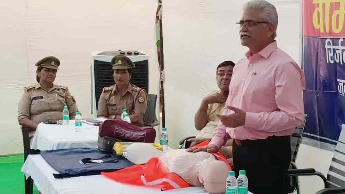 महिला पुलिसकर्मियों को सीपीआर ट्रेनिंग (Photo: Screengrab)