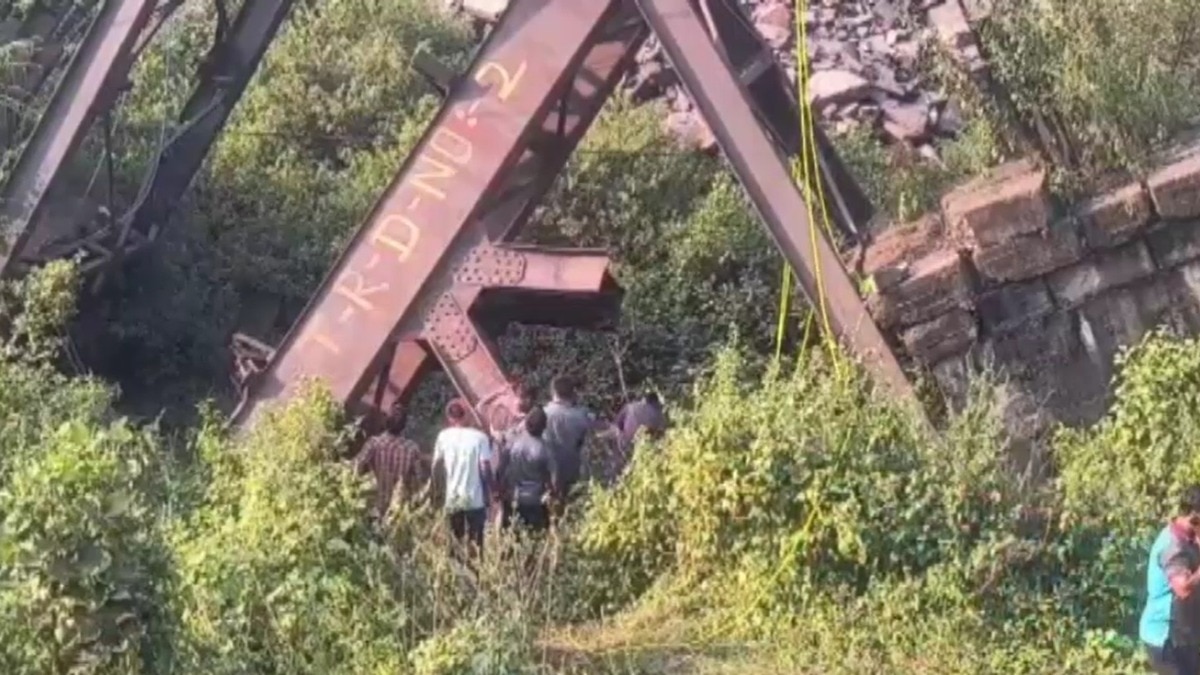 धनबाद में रोपवे टॉवर गिरने से चोर की मौत.  (Photo: Screengrab)