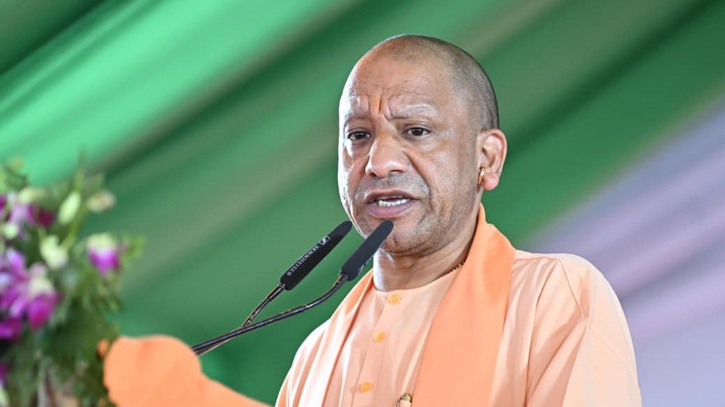 मुख्यमंत्री योगी आदित्यनाथ के एक आदेश से आधार कार्ड बनवाना होगा आसान (Photo: PTI)