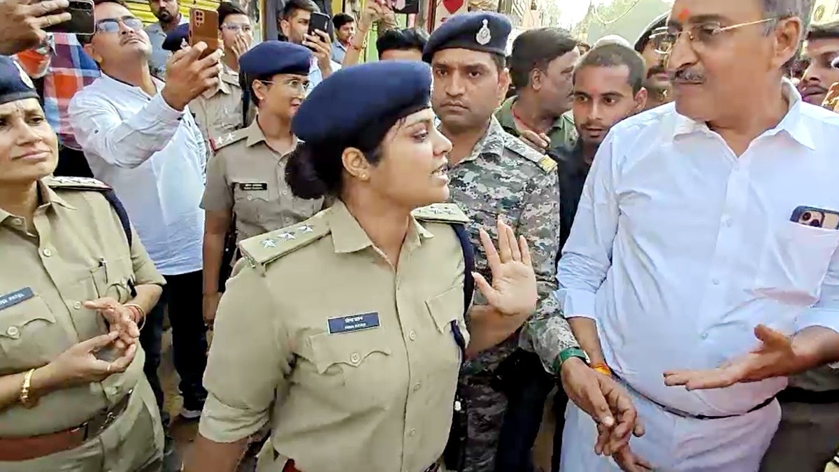 ग्वालियर में CSP हिना खान ने लगाए जय श्री राम के नारे.(Photo:Screengrab) 