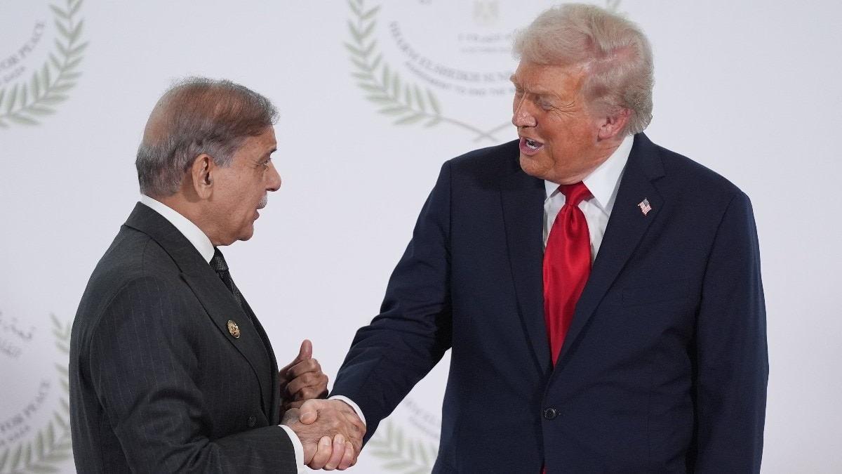 पाकिस्तानी PM पर क्यों भड़के लोग? (Photo: PTI)