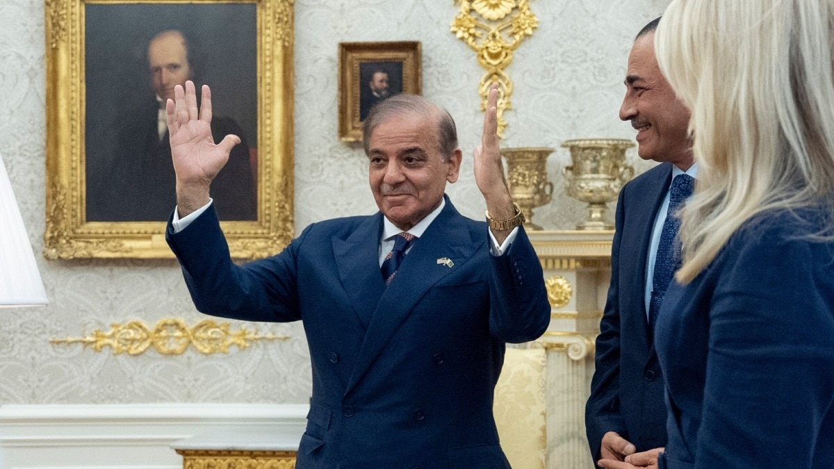 पाकिस्तान को फिर लोन देने के लिए तैयार आईएमएफ (Photo: AP) 