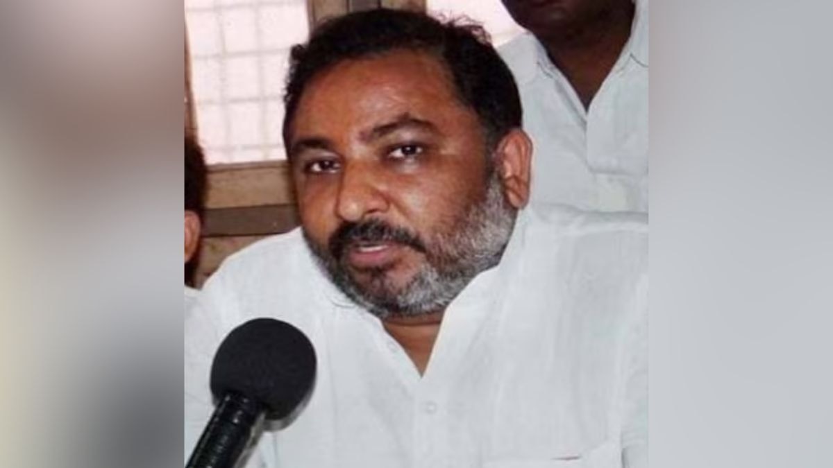 मंत्री दयाशंकर सिंह के खिलाफ गैर जमानती वारंट जारी. (File Photo: ITG)