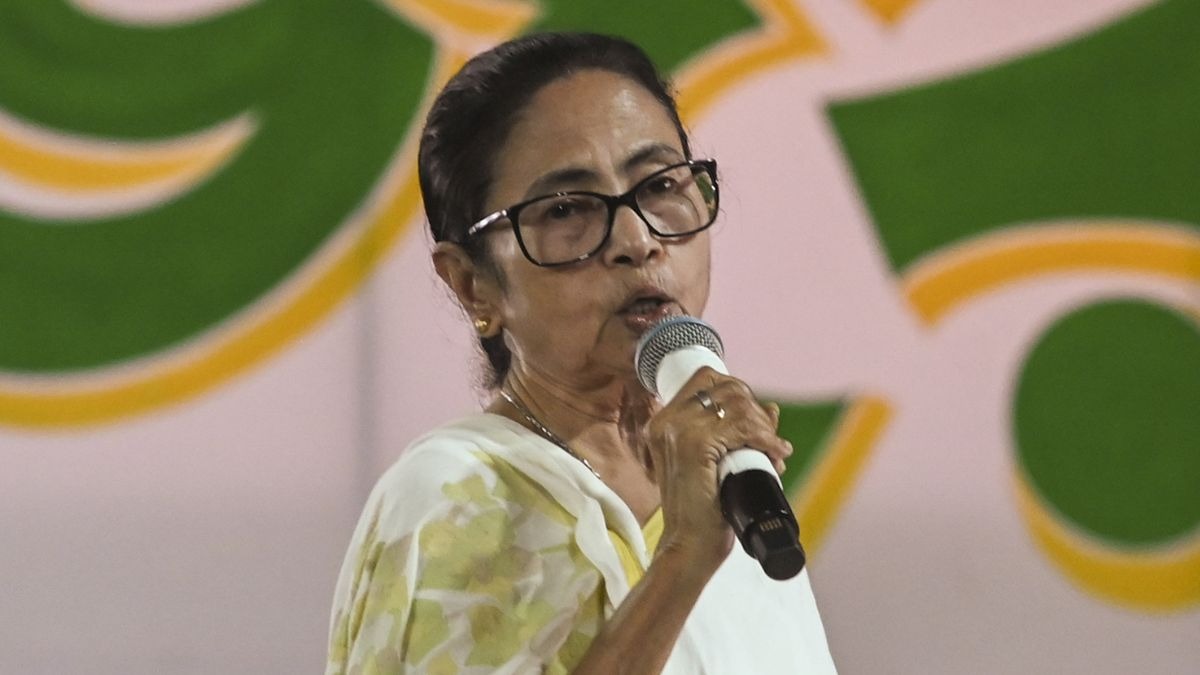 mamata banerjee mic