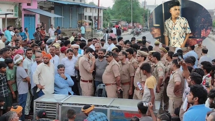 देवरिया मन्नू यादव की हत्याकांड को लेकर प्रदर्शन करते परिजन (Photo- ITG)