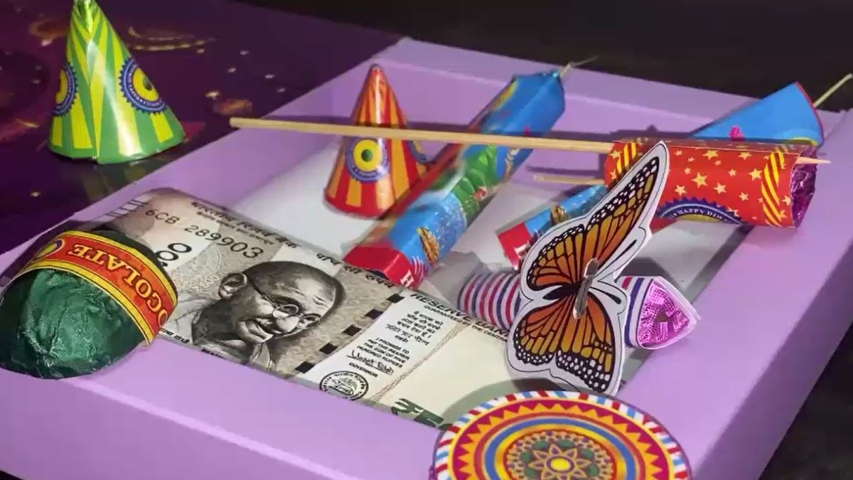 पटाखों की तरह दिखने वाले चॉकलेट किए तैयार. (Photo: Screengrab)