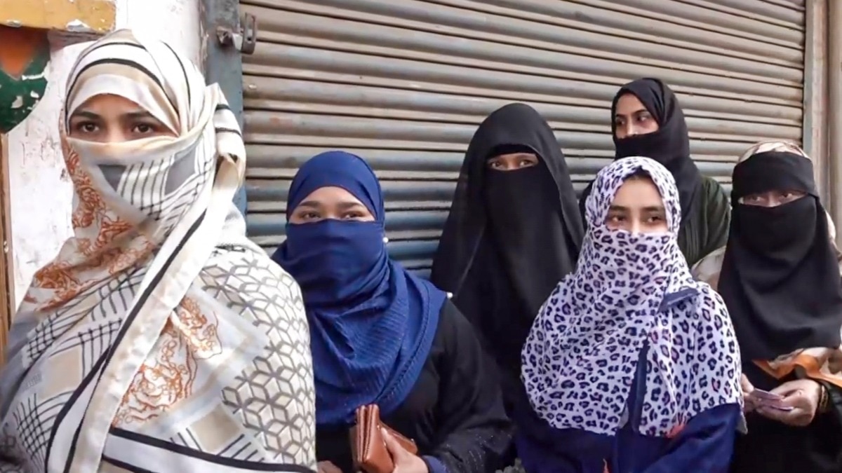 महिला मतदाताओं की गोपनीयता और अधिकार सुनिश्चित करने के लिए बिहार में शेषन का पुराना आदेश चलेगा (File Photo: PTI)