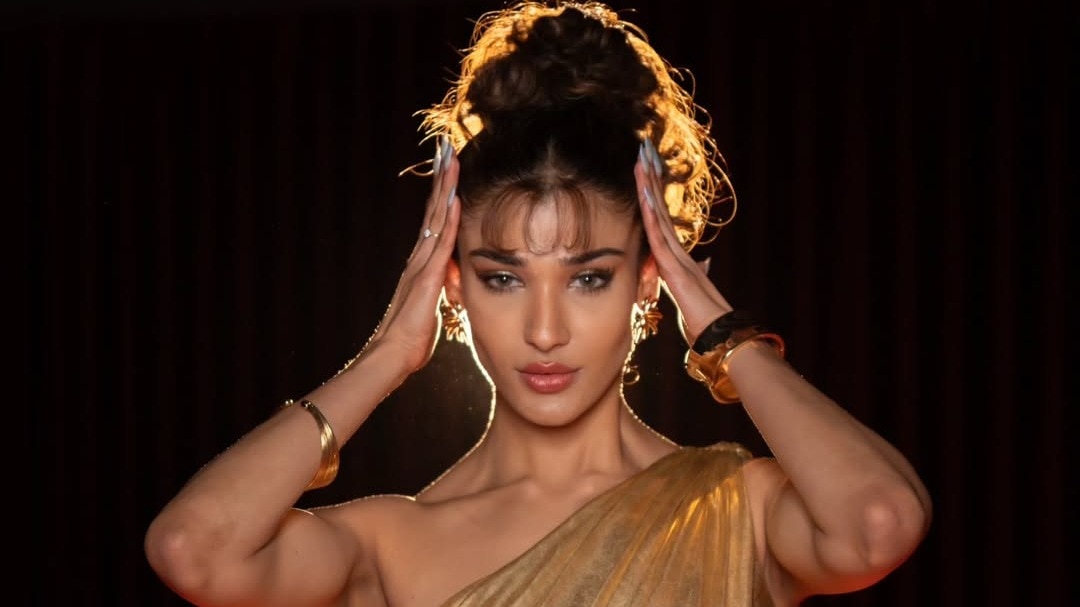 Nehal chudasama allows baseer ashnoor to read their letters