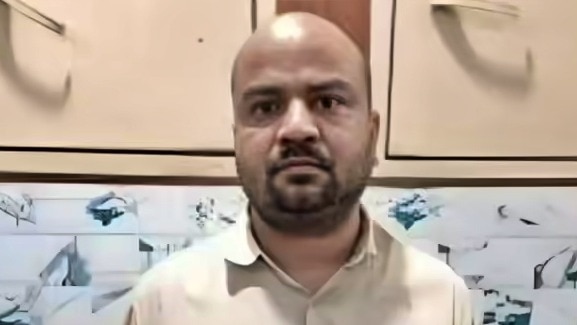 लखनऊ में पकड़ा गया फर्जी IAS विवेक मिश्रा: 150 लोगों से 80 करोड़ की ठगी, कई राज्यों में जाल, 6 साल से थी तलाश – Fake IAS officer arrested in Lucknow Vivek Mishra Duped Rs 80 crore from many people lclam