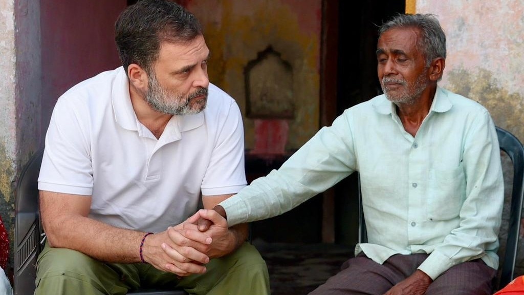 Rahul Gandhi meets the family of Hariom Valmiki in Fatehpur (Photo- Congress/X)