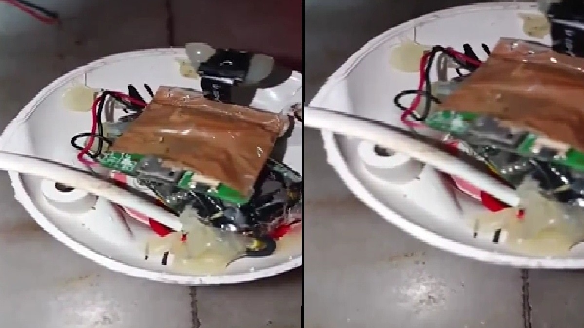 बाथरूम का बल्ब को खोला तो सामने आई मकान मालिक की करतूत (Photo: ITG)