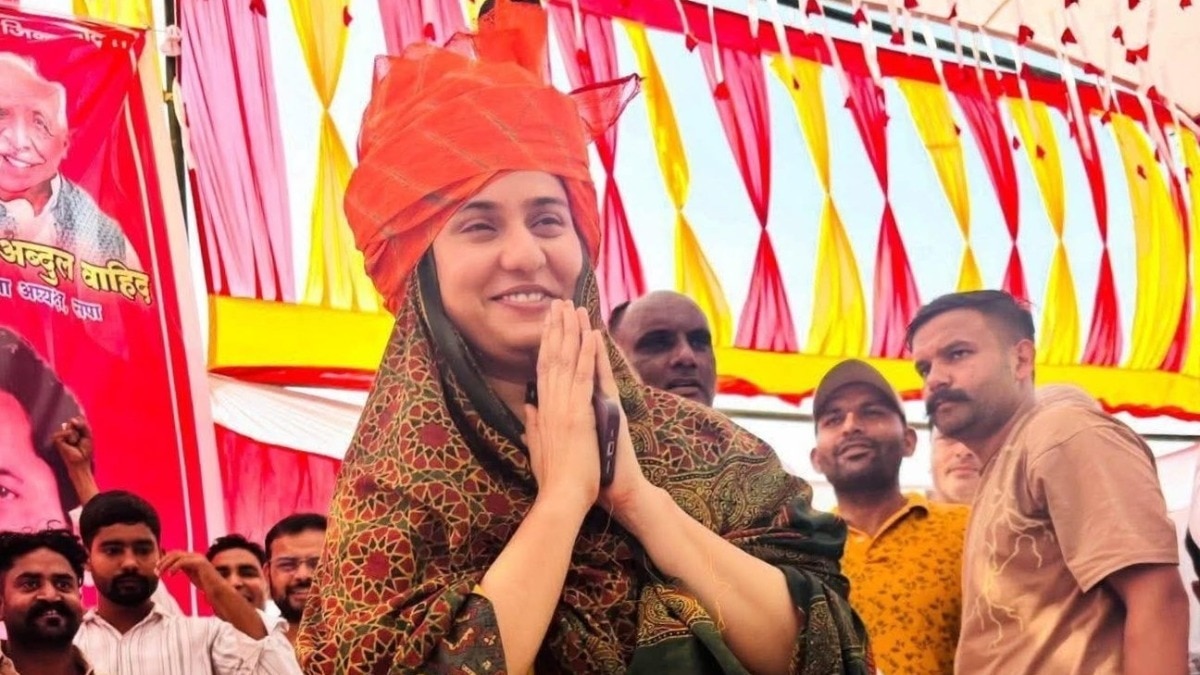 सपा सांसद इकरा हसन को गुर्जर समाज ने पहनाई पगड़ी, सहारनपुर में हुई ‘PDA चौपाल’ का वीडियो वायरल – SP MP Iqra Hasan presented with turban by Gurjar community PDA Chaupal Saharanpur lclam