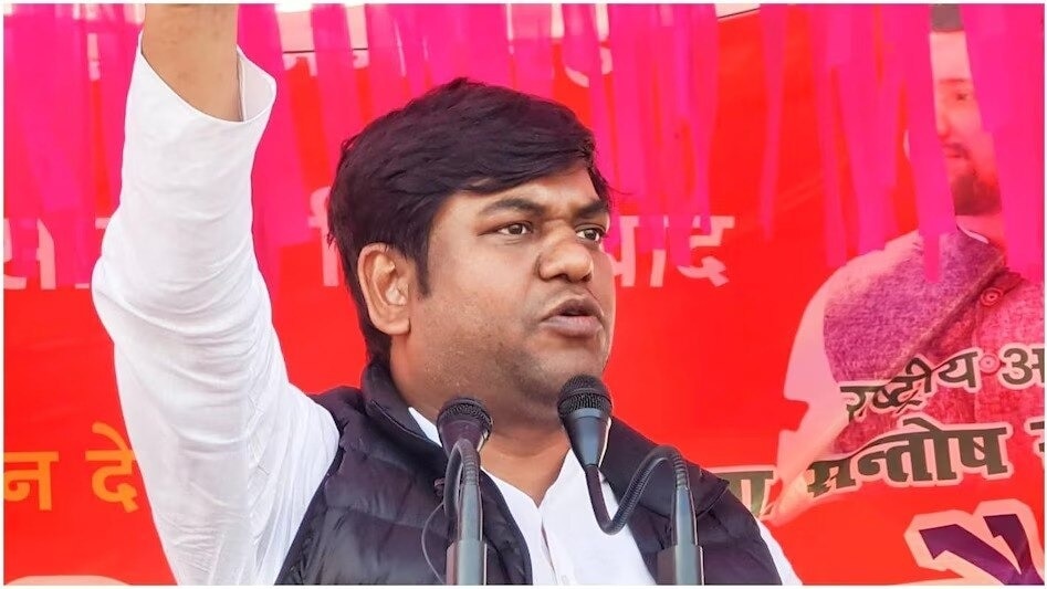 मुकेश सहनी अपने भाई संतोष सहनी के नामांकन के लिए दरभंगा पहुंचे थे. (File Photo: ITG)