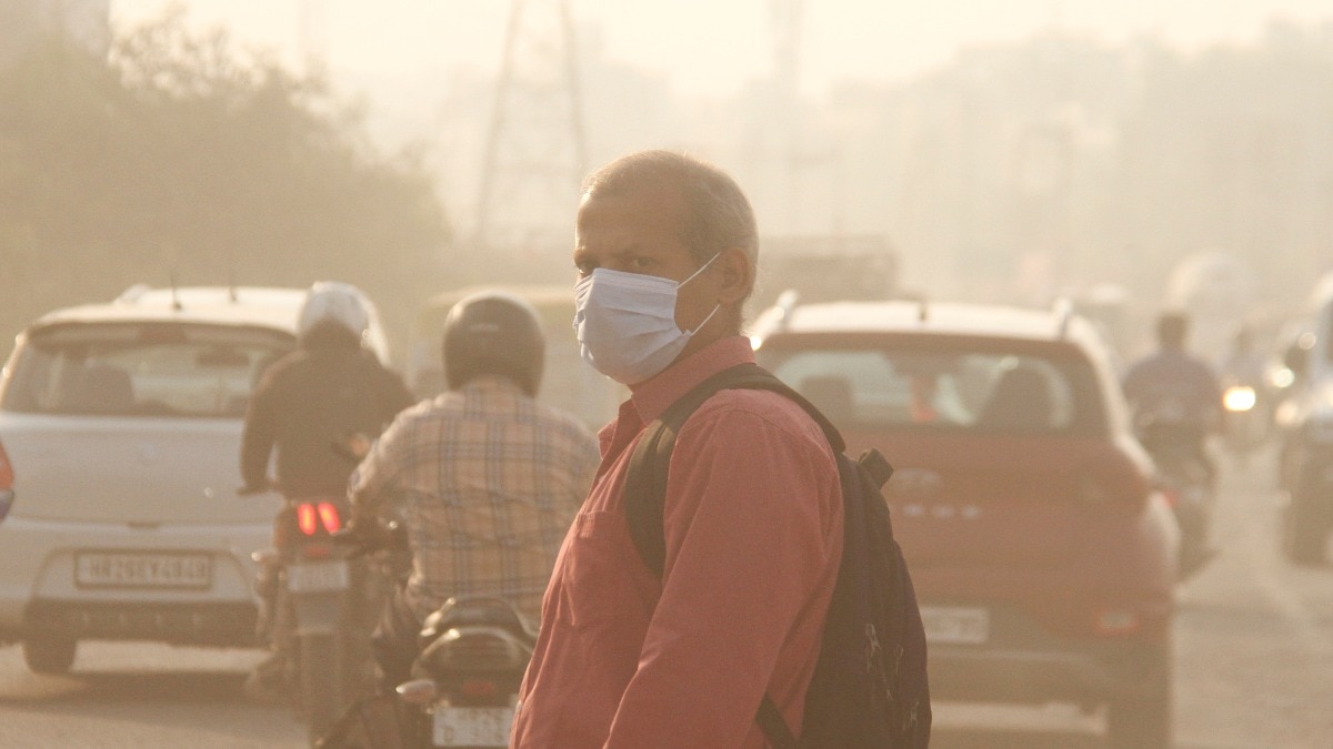 दिवाली से पहले दिल्ली-NCR में दमघोंटू हवा, AQI 350 के पार... सांसों में घुल रहा धीमा जहर