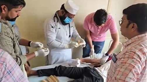 घायलों को अस्पताल में भर्ती कराया गया. (Photo: Screengrab)