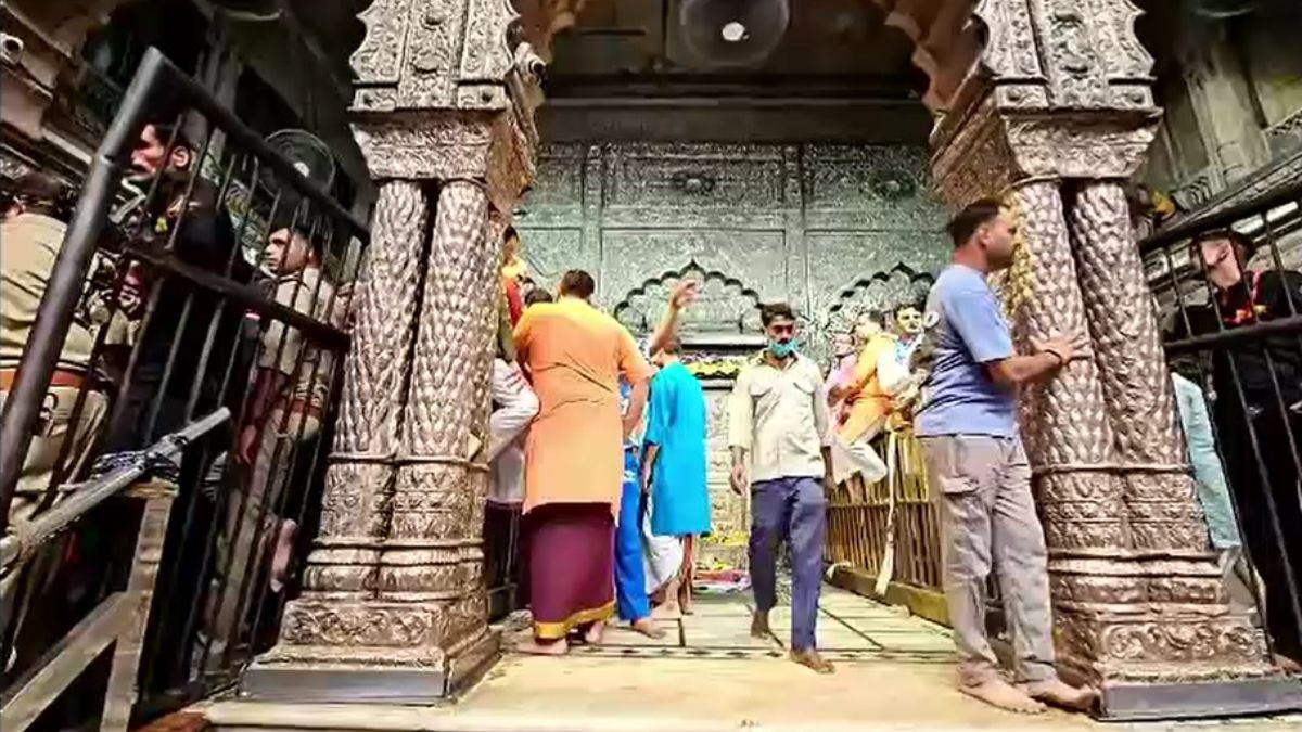 बांके बिहारी मंदिर, खजाना और सांप... आधी सदी से बंद ताले के पीछे का क्या है तिलिस्म, जानें पूरी कहानी