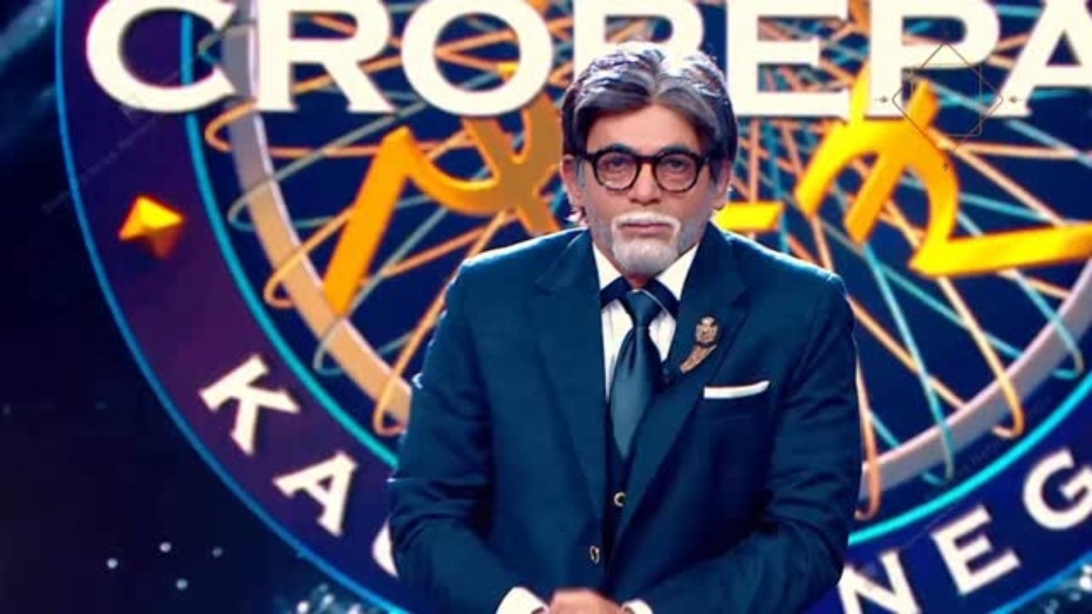 Sunil grover as amitabh bachcan in KBC