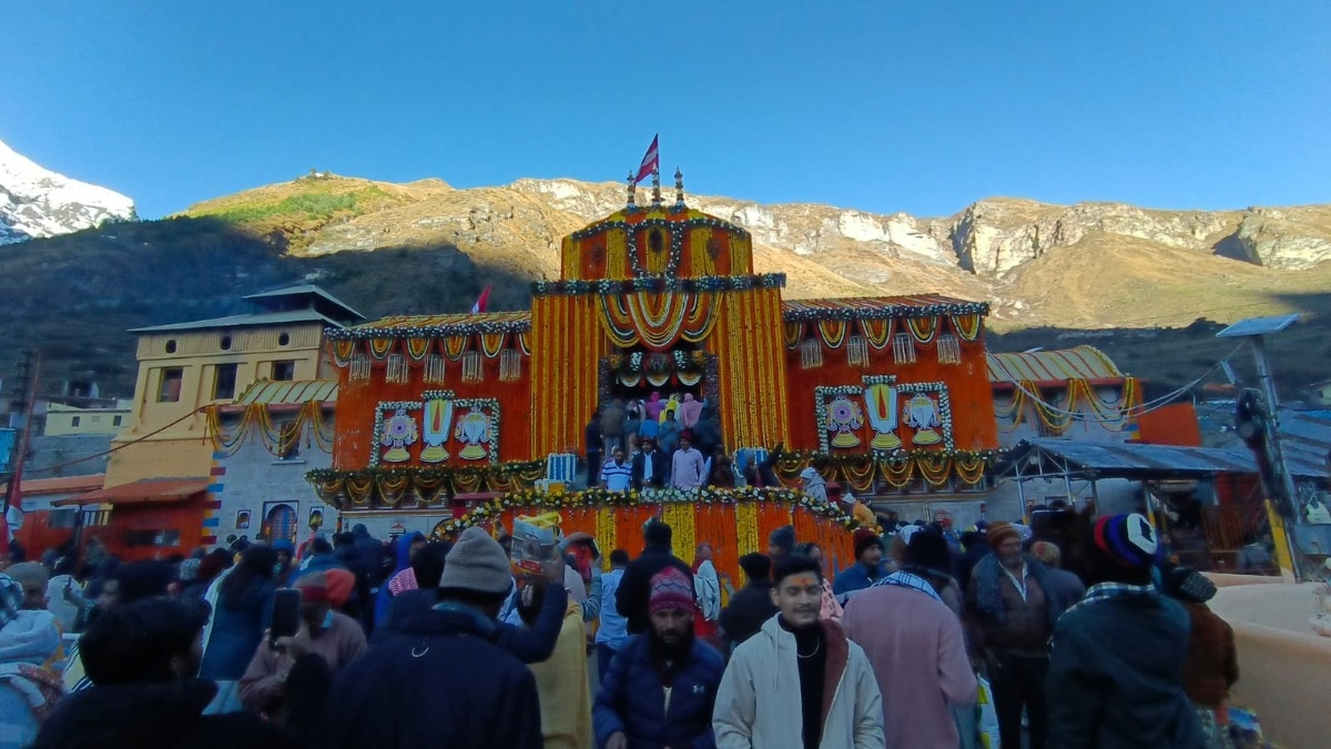 बद्रीनाथ धाम में दिवाली का भव्य उत्सव, श्रद्धालुओं का उमड़ा सैलाब, भक्तों ने सजाई आस्था की लहरें – diwali celebrated in badrinath dham gopeshwar lclcn