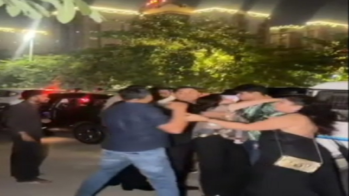 गुजरात: सूरत में 'VIP शराब पार्टी' पर पुलिस का छापा, कई लड़के-लड़कियां पकड़ाए