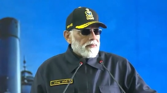 ‘INS विक्रांत के नाम से ही पूरे पाकिस्तान की नींद उड़ गई थी’, PM मोदी ने बीच समंदर नौसेना के साथ मनाई दिवाली – PM narendra Modi celebrates Diwali Navy onboard INS Vikrant ntc