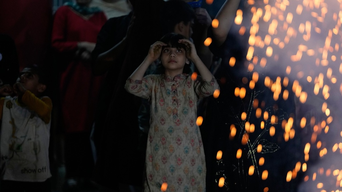 दिवाली पर दिल्ली की हवा ‘बहुत खराब’, अगले दो दिनों में हालात और बिगड़ने के आसार – delhi air quality drops to very poor on diwali pollution to worsen tstf