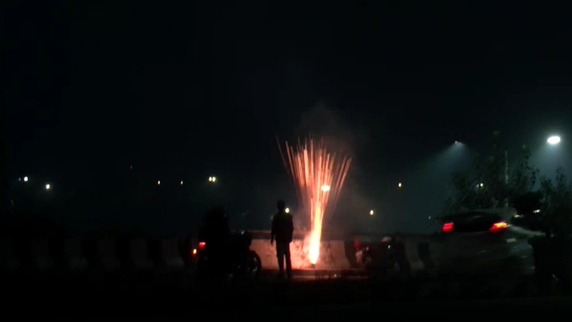 दिवाली पर भारत की हवा में घुलता ज़हर दिवाली प्रदूषण