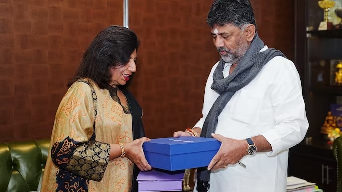Kiran Mazumdar met DK Shivakumar.