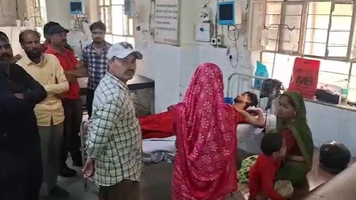 घायल युवक अस्पताल में भर्ती.(Photo: Screengrab)