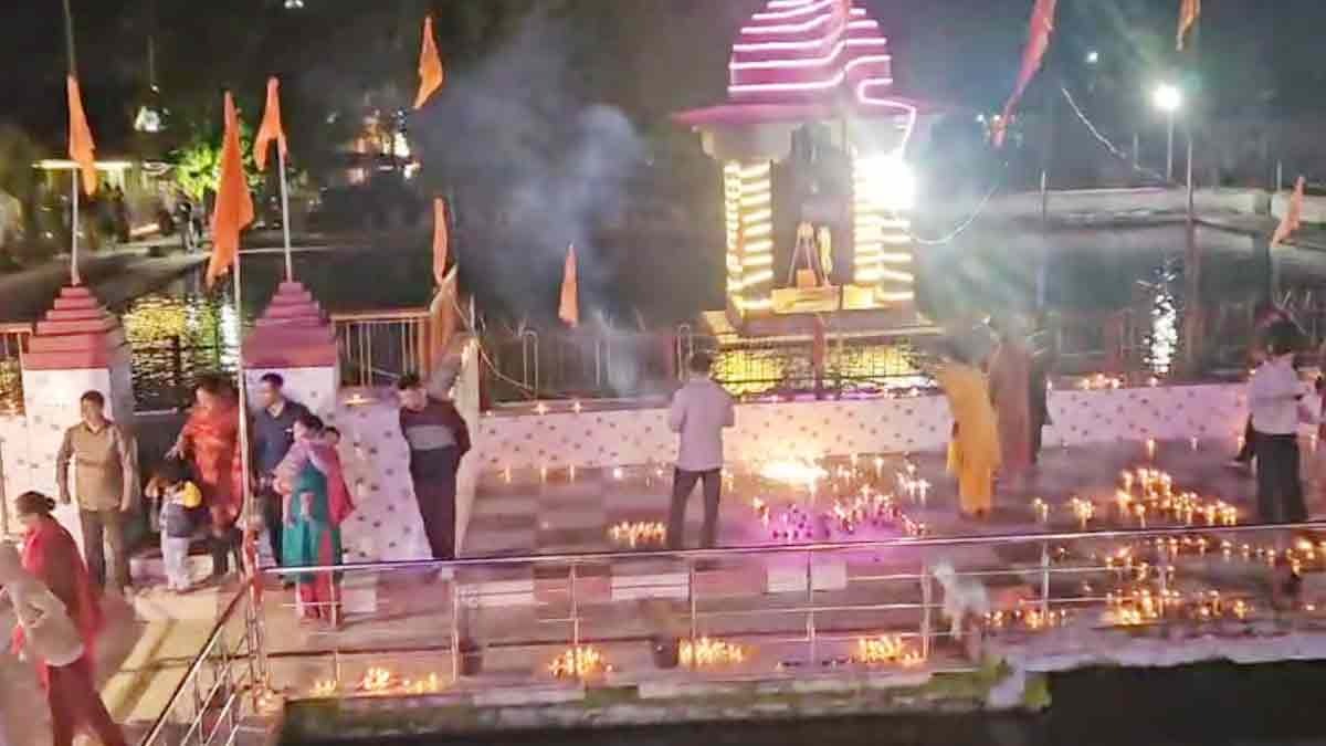 Kashmiri Pandits do celebrate Diwali