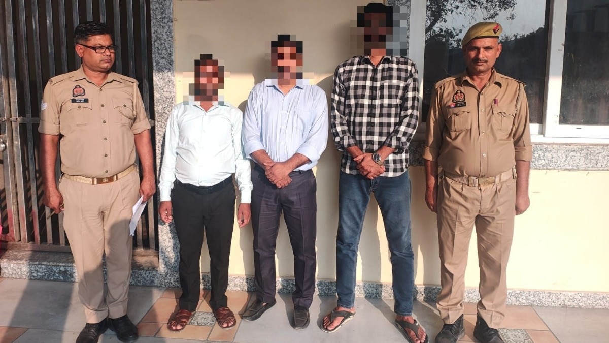 बरेली में धर्मांतरण गैंग का भंडाफोड़, हिंदुओं को बनाते थे ईसाई, 3 गिरफ्तार