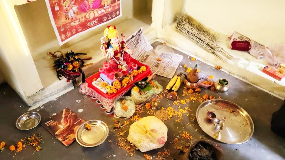 दिवाली की रात माता लक्ष्मी के सामने रखी ₹35 लाख के गहने भरी थाली, चोर ले उड़े