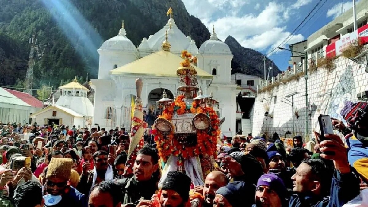 गंगोत्री धाम के कपाट आज हुए बंद, इतने बजे मुखवा गांव पहुंचेंगी मां गंगा की मूर्ति