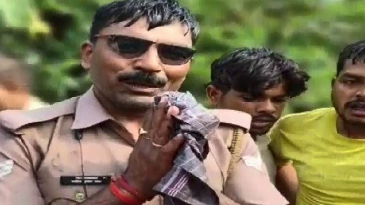 उन्नाव: 20 फीट गहरे नाले में कूदा सिपाही, युवक को बचाकर निकाला बाहर
