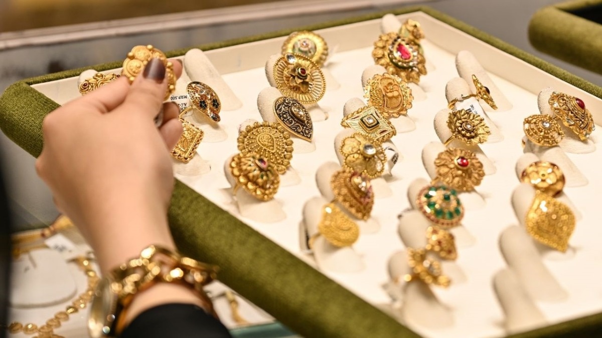 Gold-Silver Rate: दिवाली के बाद धड़ाम से गिरा सोने का भाव, चांदी भी 10 हजार रुपये सस्ती, जानें लेटेस्ट रेट