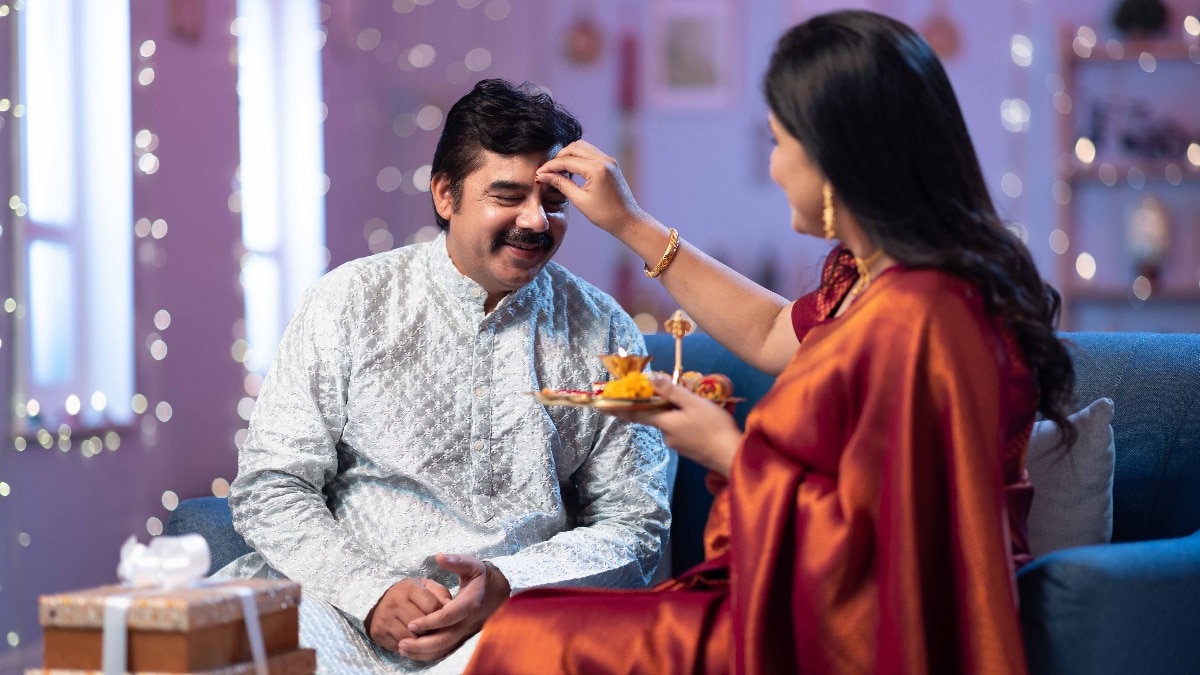Bhai Dooj 2025: भाई दूज का पर्व आज, जानें क्या रहेगा भाई को तिलक करने का सबसे शुभ मुहूर्त – bhai dooj 2025 know tilak krne ka shubh muhurat significance katha tvisg