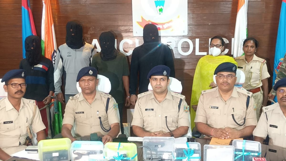 लड़कियों ने रांची तक पहुंचाए पाकिस्तानी हथियार... गैंग में महिला भी शामिल,  UAE गैंगस्टर से लिंक आया सामने - pakistani weapons uae gangster delivered  ranchi gang arrest ...