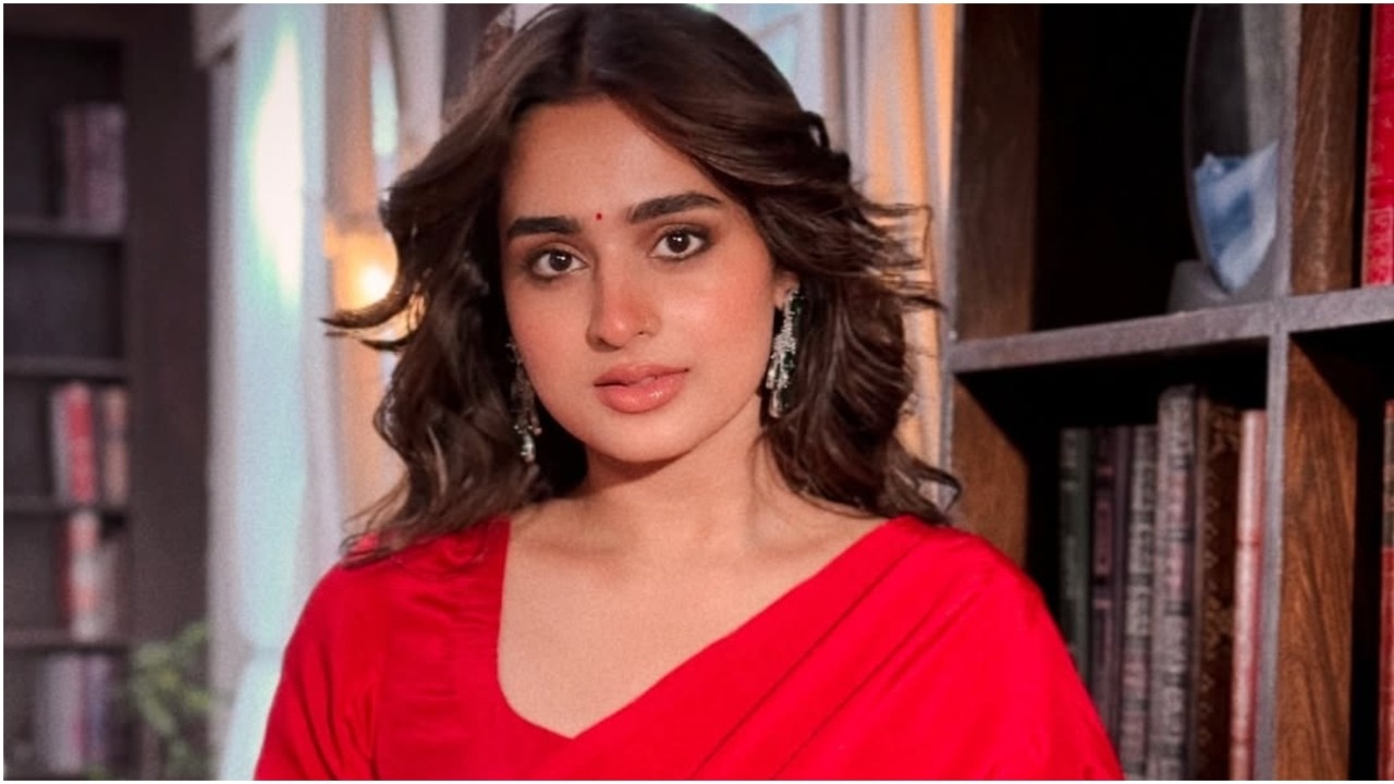 Ayesha Khan faints on shooting sets.