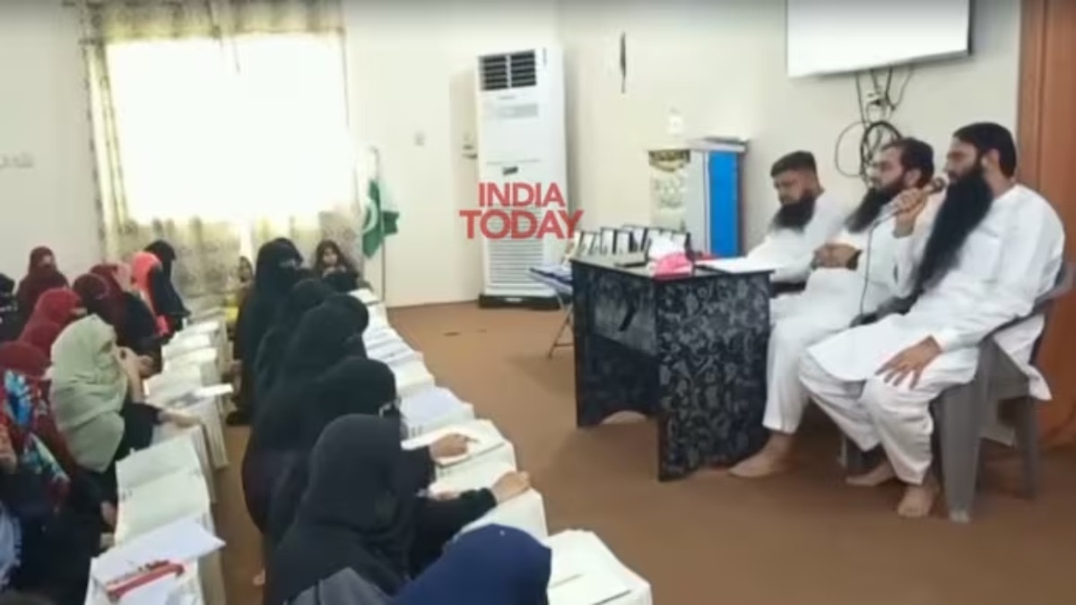 फिर बनेकाब हुआ PAK… महिलाओं को फिदायीन बनाने का नया सिलेबस तैयार, PM मोदी और भारत को बताया दुश्मन – pakistan terrorists leT jihad women empowerment india modi military police ntc