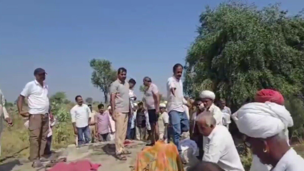 crowd near crime scene
